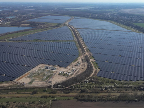 ヨーロッパ最大の太陽光発電所が系統接続に成功