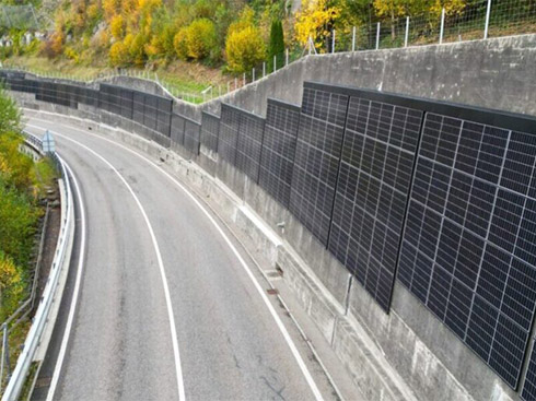 スイスのコンソーシアムが擁壁に 325kW の垂直太陽光発電システムを導入
        