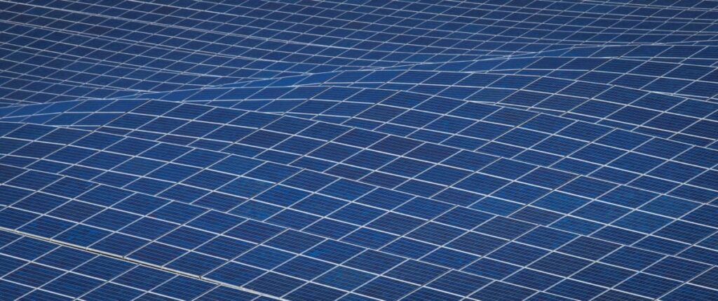 ルーマニア、大規模太陽光発電のプロジェクトライセンスを簡素化