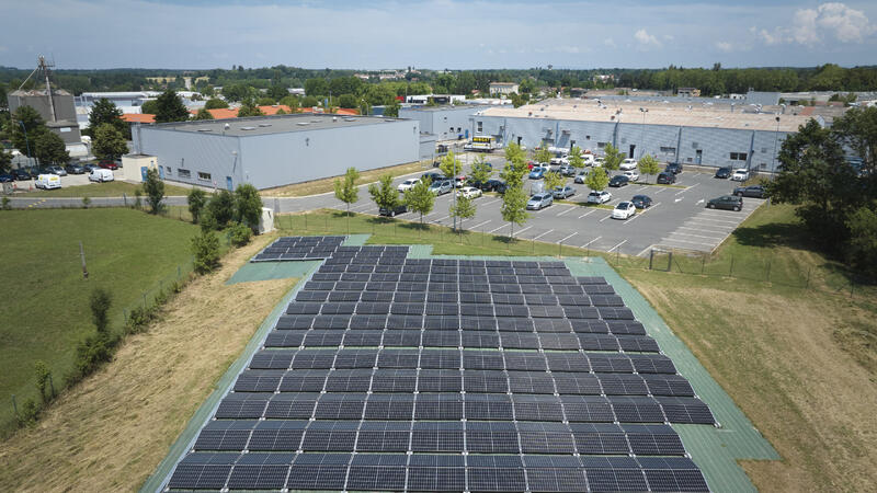 フランスの開発業者が移動式地上設置型太陽光発電所を導入