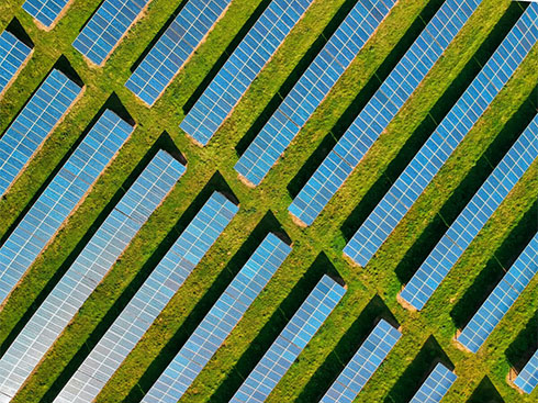米国の太陽光発電および蓄電システムの設置と投資は前例のない成長を遂げる
        