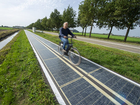 オランダで太陽光発電自転車レーンが実用化
        